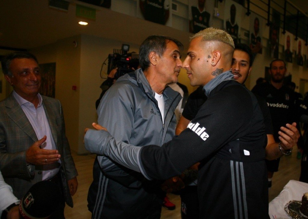 Quaresma doğum gününü takım arkadaşlarıyla kutladı