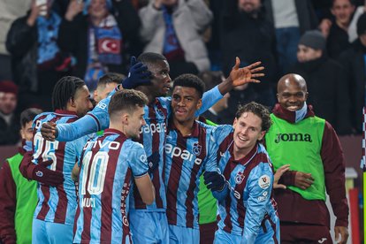 Fırtına, Akyazı’da sert esti!