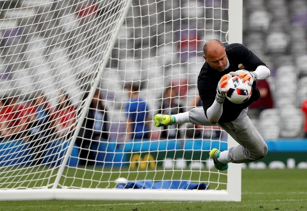 Gabor Kiraly niçin eşofman giyiyor?