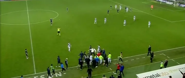 Giresunspor - Fenerbahçe maçında saha karıştı! İşte o görüntüler - 1