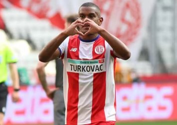 Antalyaspor'un yıldızı Martins ne kadar kazanıyor?