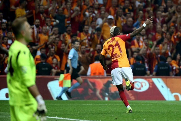 galatasaray basaksehir macindan