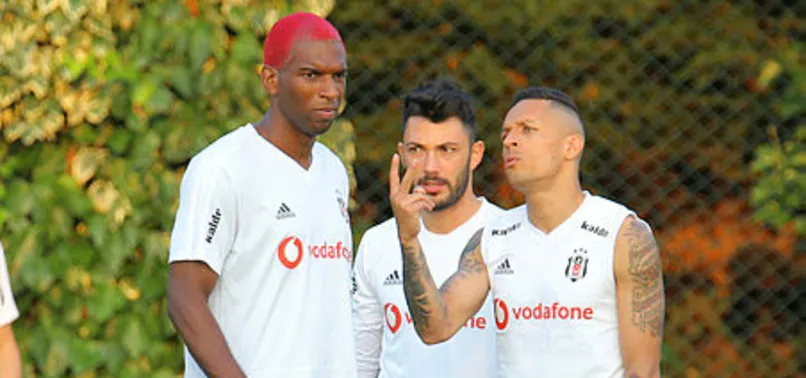 Ryan Babel ve Adriano'dan transfer kararı!