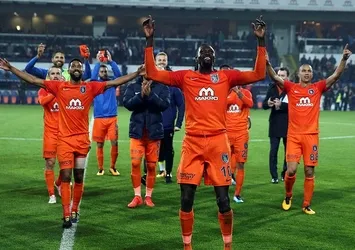 Adebayor'dan Galatasaray'a 6 gol!