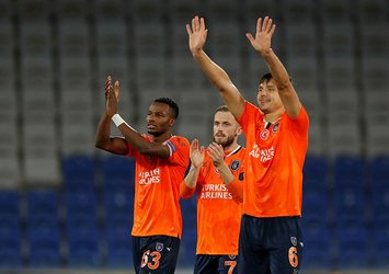 Başakşehir'de yıldız isimle yollar ayrıldı!