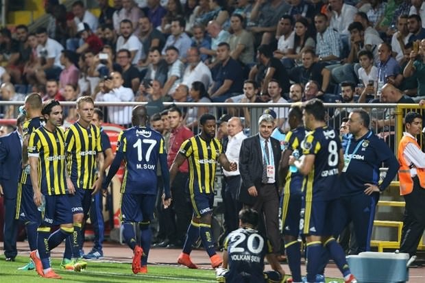Fenerbahçe karıştı! Lens’ten olay tepki...