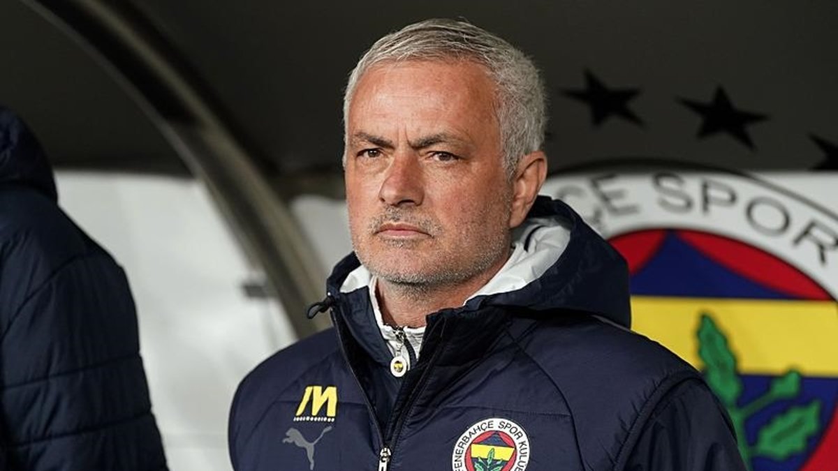 Jose Mourinho transferlere onay verdi! İşte Fenerbahçe'nin stoper adayları Jose Mourinho transferlere onay verdi! İşte Fenerbahçe'nin stoper adayları