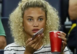 Rose Bertram taraftara isyan etti