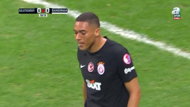 Carlos Vinicius boş kaleye kaçırdı!