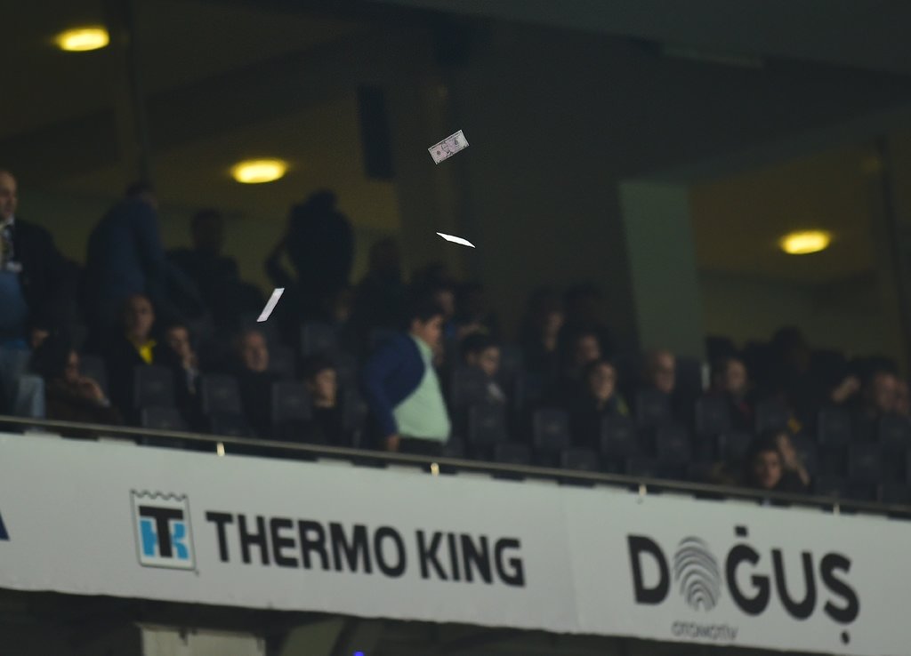 Fenerbahçe taraftarından Gökhan Gönül’e protesto!