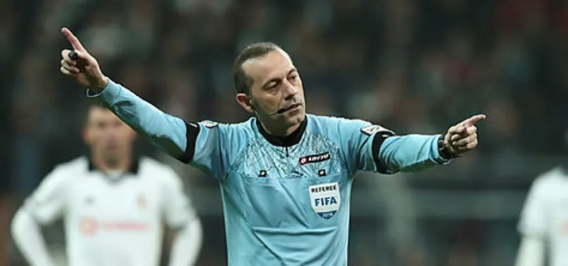 Cüneyt Çakır 3 kez VAR'a gitti