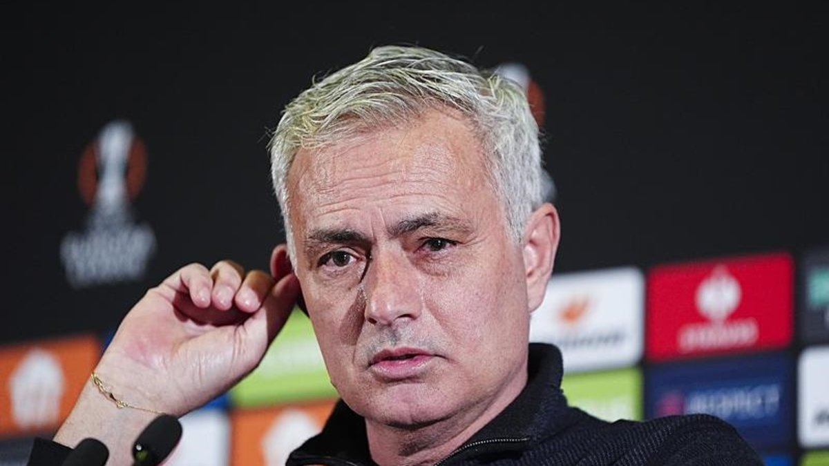 FENERBAHÇE HABERİ | Dünya Jose Mourinho'yu konuşuyor! Maç sonrası hareketi olay oldu FENERBAHÇE HABERİ | Dünya Jose Mourinho'yu konuşuyor! Maç sonrası hareketi olay oldu