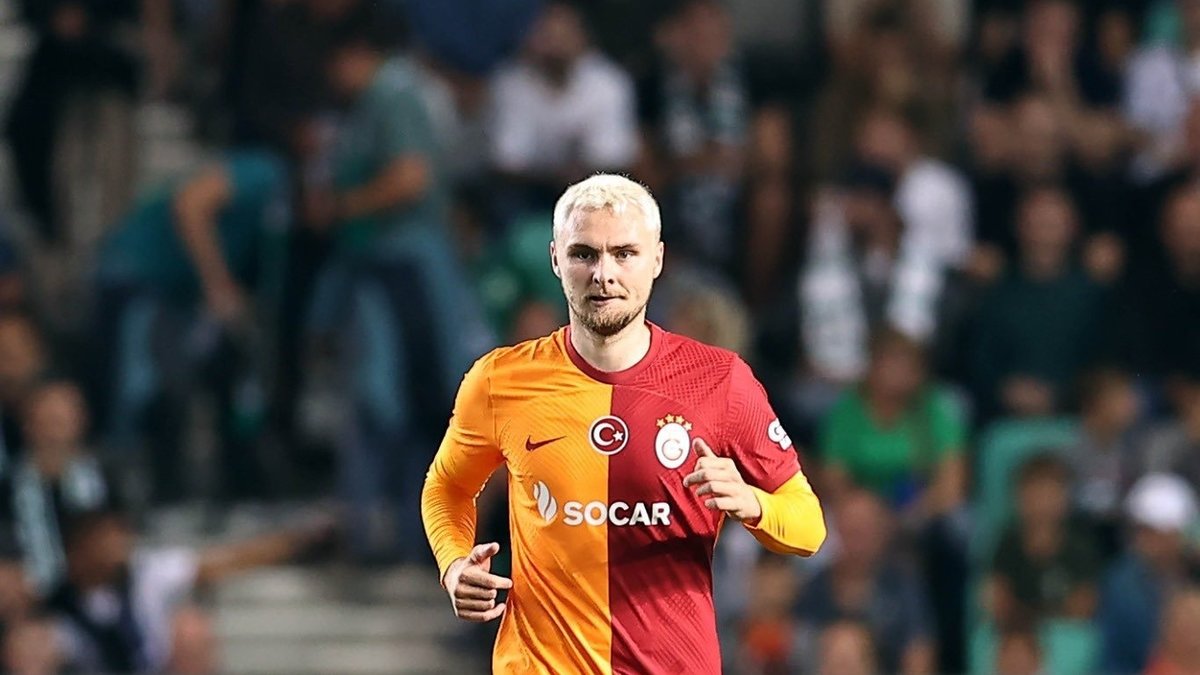 Galatasaray'da Nelsson krizi! Şapka detayı... Galatasaray'da Nelsson krizi! Şapka detayı...