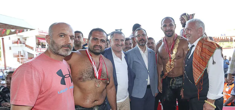 Bakan Kasapoğlu Ali Gürbüz’ü tebrik etti