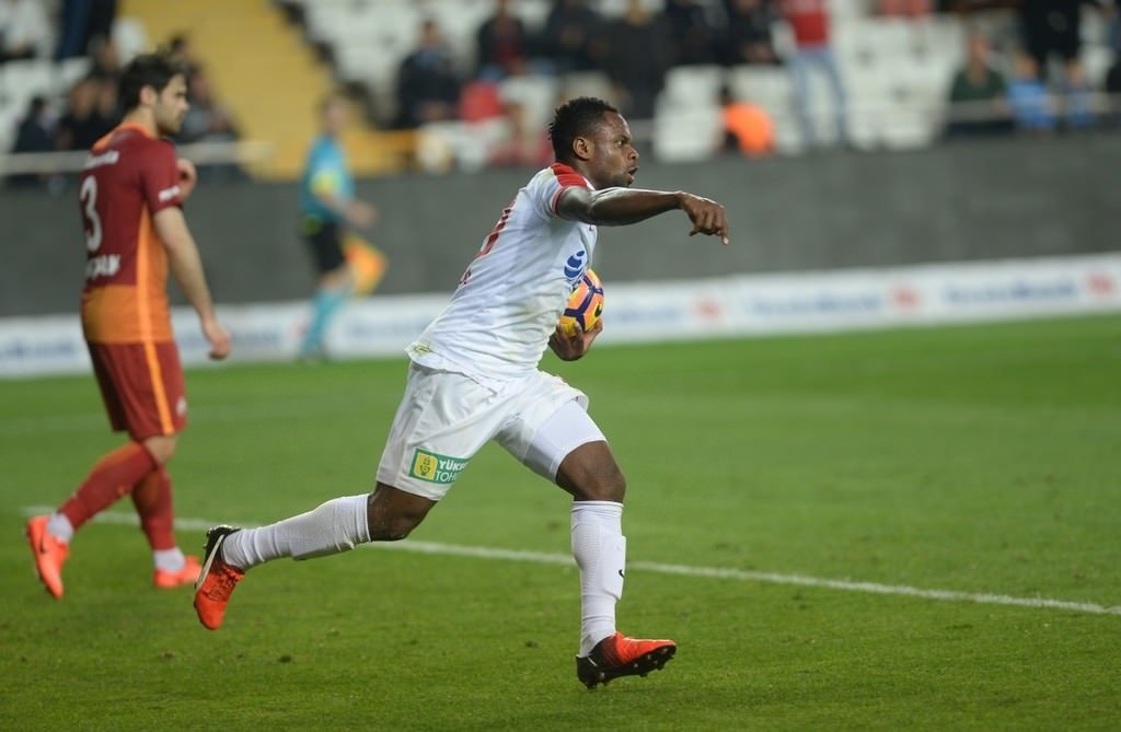 Antalyaspor-Galatasaray karşılaşmasından kareler