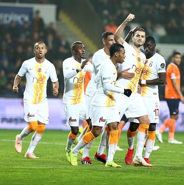 Galatasaray Fenerbahçe’nin gerisinde