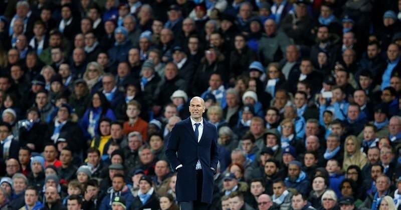 Zidane’ın pantolonu yırtılınca...