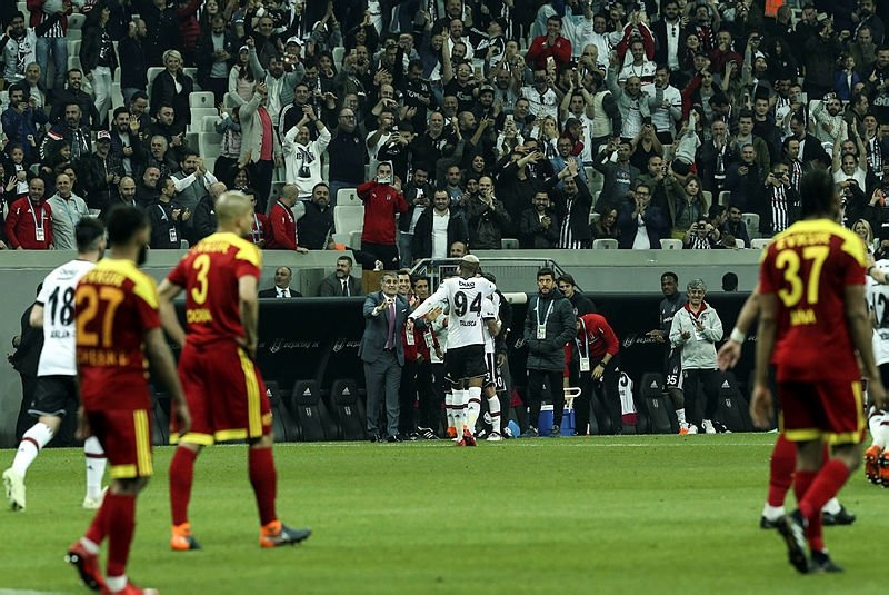 10 yıllık seriyi tarihe gömdü