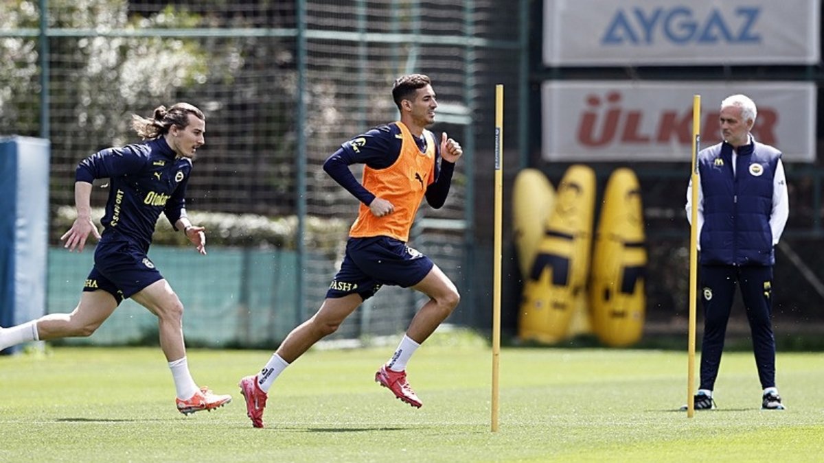 FENERBAHÇE TRANSFER HABERİ: Yönetimden flaş karar! Jose Mourinho... FENERBAHÇE TRANSFER HABERİ: Yönetimden flaş karar! Jose Mourinho...