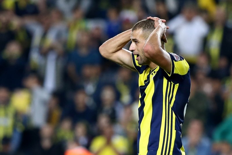 Fenerbahçeli taraftarlardan Comolli’ye Slimani tepkisi!