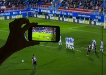 Periscope’a ‘futbol’ engeli