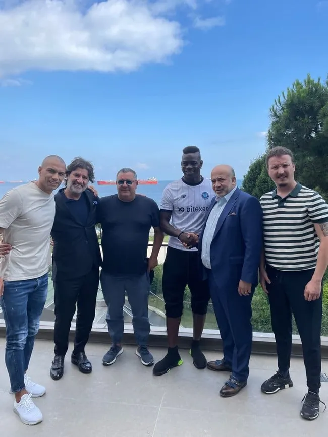 Son dakika spor haberi: Adana Demirspor Mario Balotelli'yi kadrosuna kattığını açıkladı! İşte sözleşme detayları... - 1