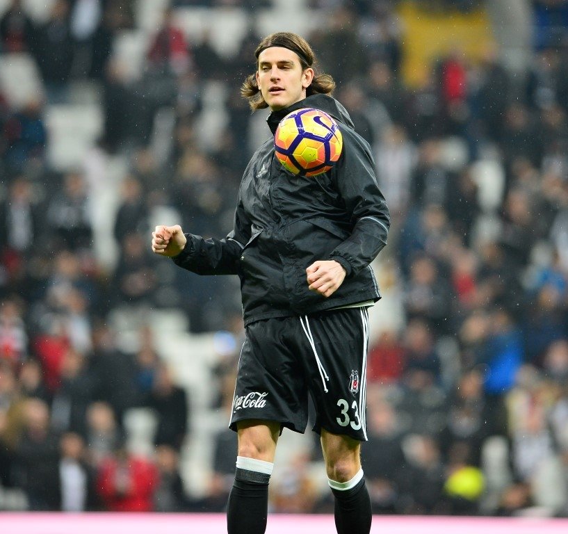 Atınç Nukan Beşiktaş’ta kalıyor