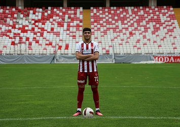 Yunus Emre resmen Brentford’ta!