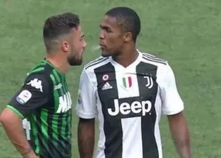 Douglas Costa çıldırdı! Dirsek, kafa, tükürük...