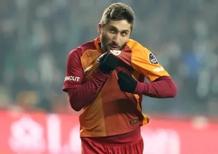 Galatasaray, Sabri Sarıoğlu'na veda etti