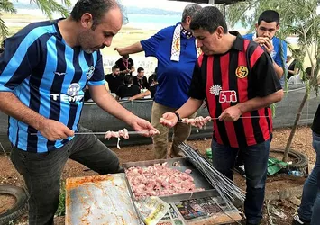 Adana ve Eskişehir taraftarından örnek davranış