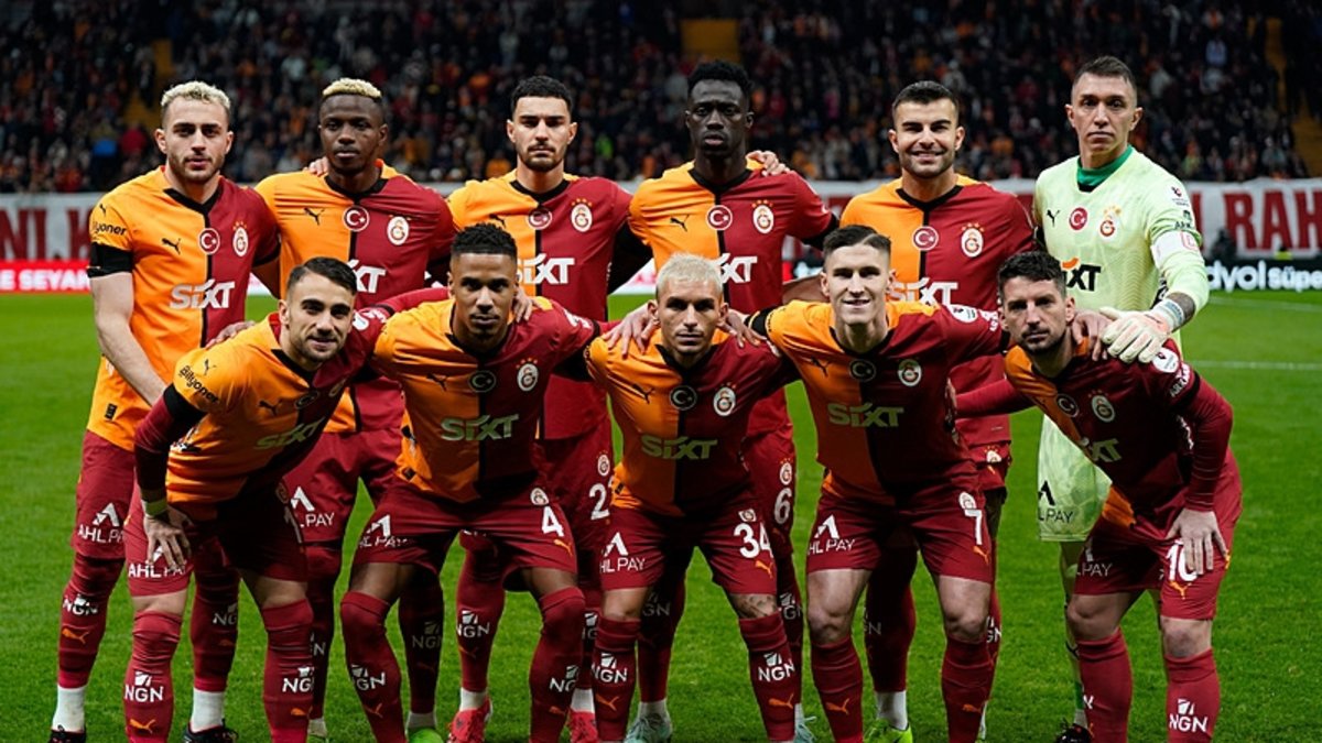 Galatasaray'da son dakika transfer gelişmesi! İmza tarihleri ertelendi Galatasaray'da son dakika transfer gelişmesi! İmza tarihleri ertelendi