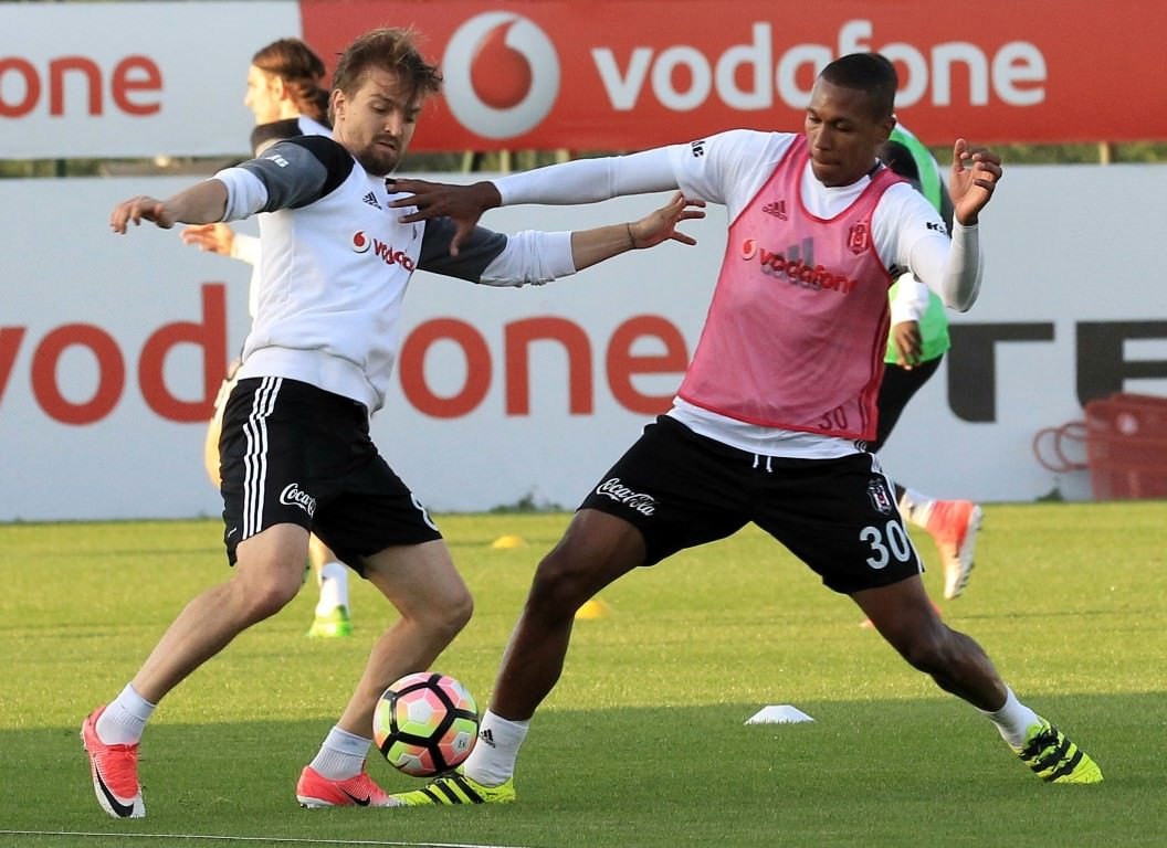 Caner Erkin ile Ersan Gülüm arasında gerginlik