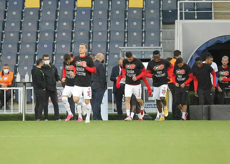 Fenerbahçe-Sivasspor maçında "Özgür Filistin" mesajı! - 2