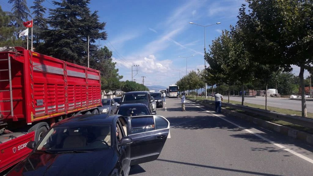 Sakaryaspor ile Eskişehirspor Taraftarı Birbirine Girdi