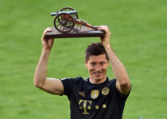 Son dakika spor haberi: Bayern Münih forması giyen Robert Lewandowski Bundesliga rekoru kırdı! - 1