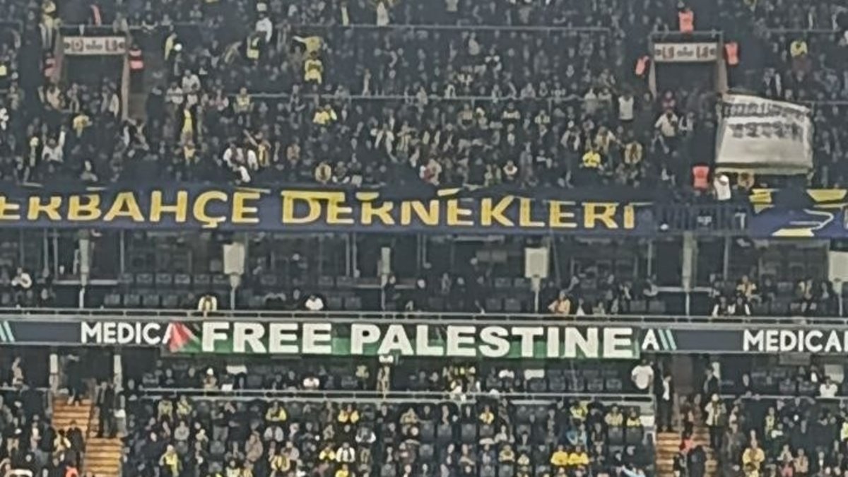 Fenerbahçe taraftarından "Özgür Filistin" pankartı!