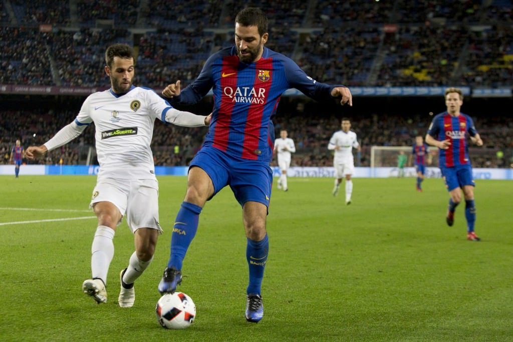 Barcelona, Arda Turan’ı satmaya sıcak bakıyor!