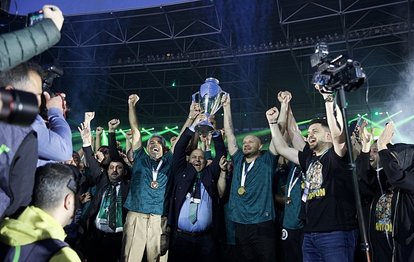 Kocaelispor şampiyonluk kupasını kaldırdı!