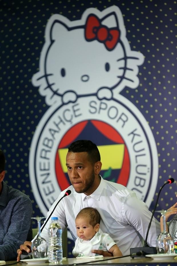 Fenerbahçe, Hello Kitty ile imzaladı