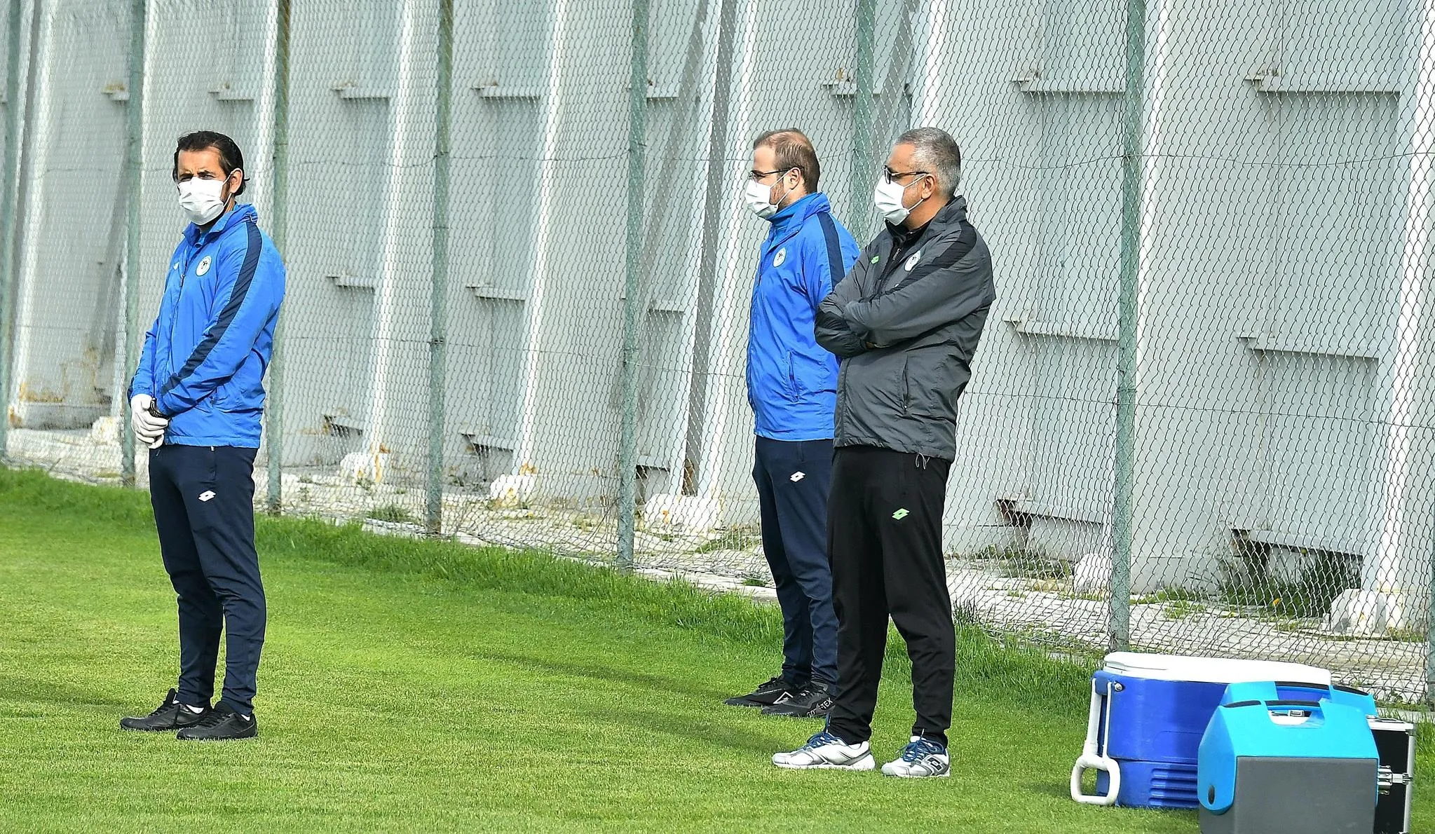 Konyaspor'dan sosyal mesafeli antrenman - 1