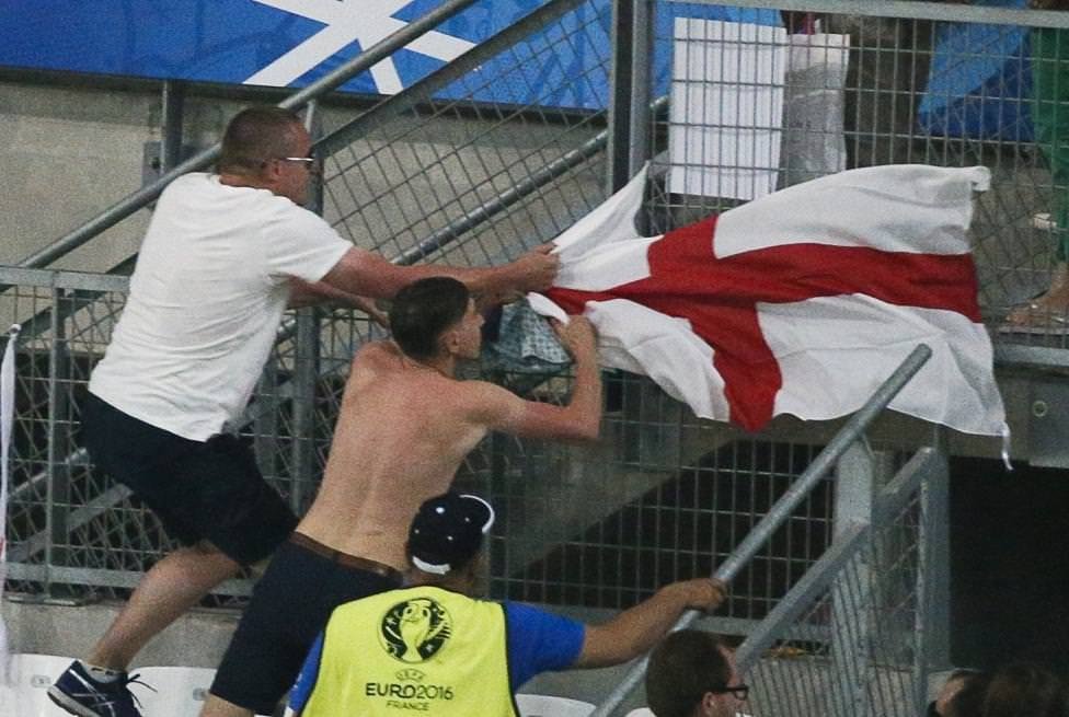 EURO 2016’ya leke düşüren holiganlar!