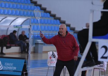 62 yaşındaki para badmintoncu raketini diğer engelliler için de sallıyor!