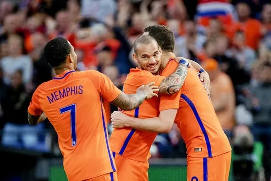 Wesley Sneijder tarih yazdı!