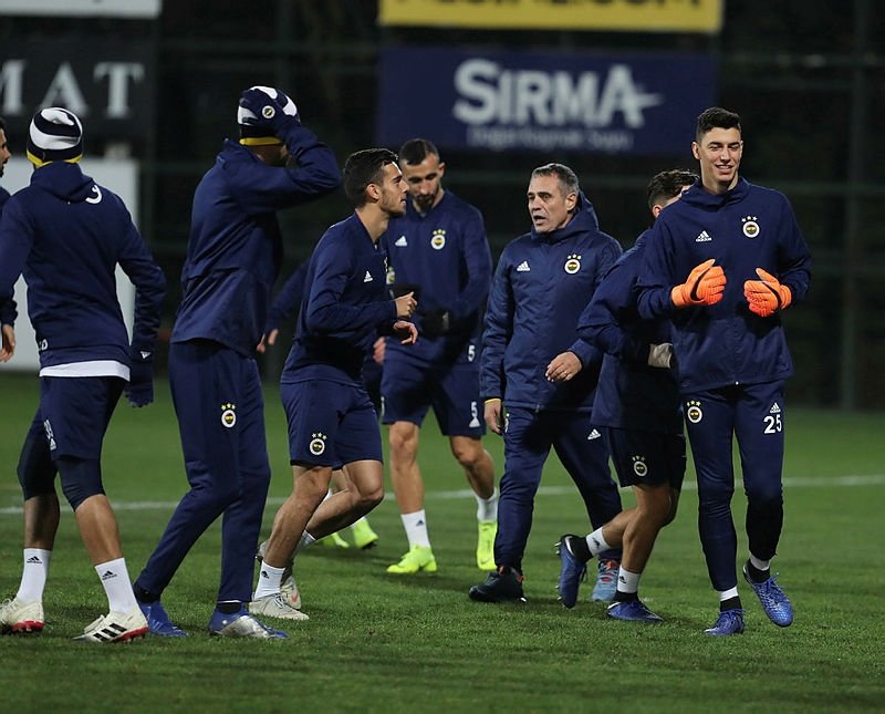 Fenerbahçe’de herkes satılık!