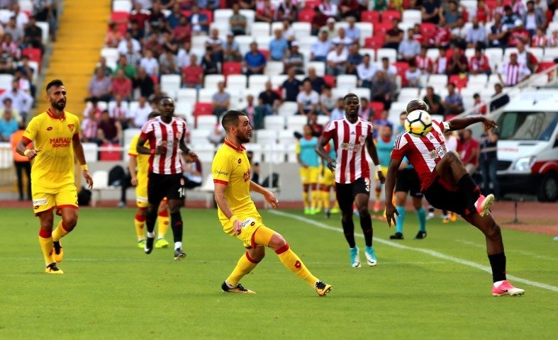 Demir Grup Sivasspor - Göztepe maçından kareler