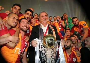 Son şampiyon topbaşı yapıyor