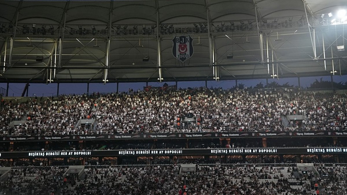 Beşiktaşlı taraftarlardan takıma tepki! 'Sergen Yalçın' tezahüratı yükseldi Beşiktaşlı taraftarlardan takıma tepki! 'Sergen Yalçın' tezahüratı yükseldi