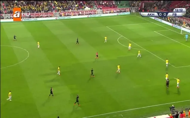 Fenerbahçe'nin gole çok yaklaştığı pozisyon