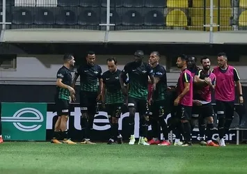 Akhisar geriden geldi